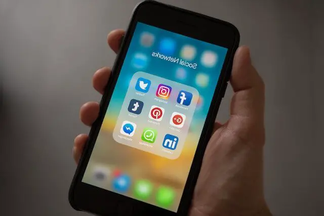 facebook messenger app works in airplane mode